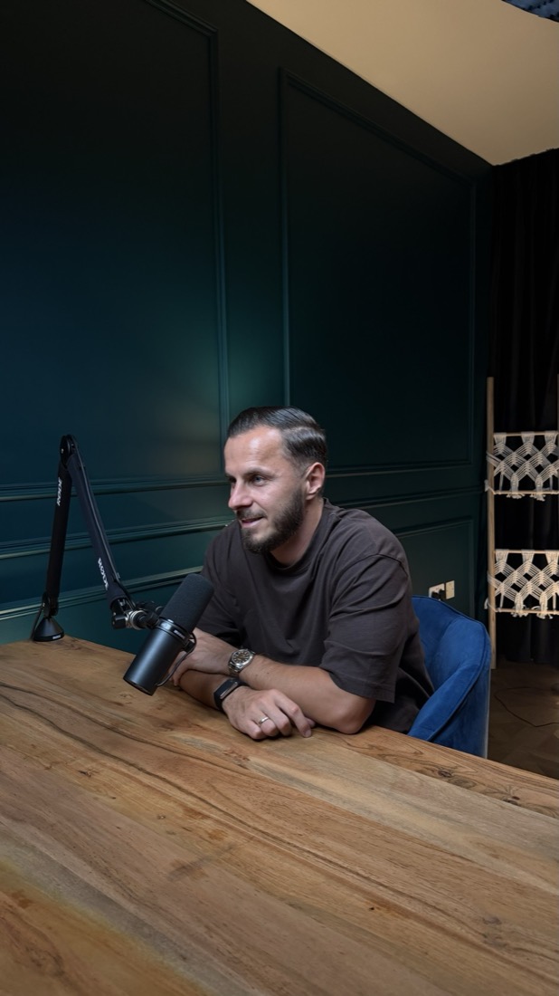 Sadin im Podcast-Studio